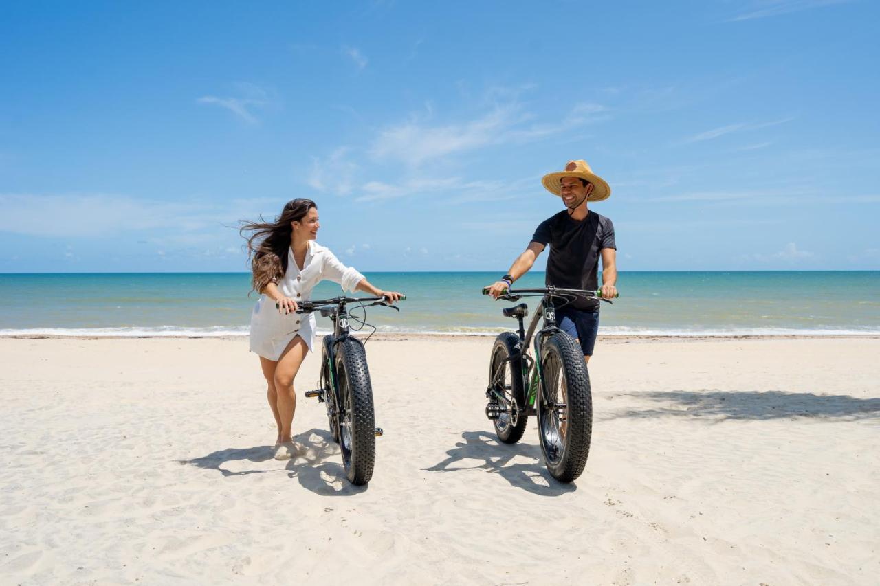Carmel Cumbuco Resort エクステリア 写真 Biking at the beach
